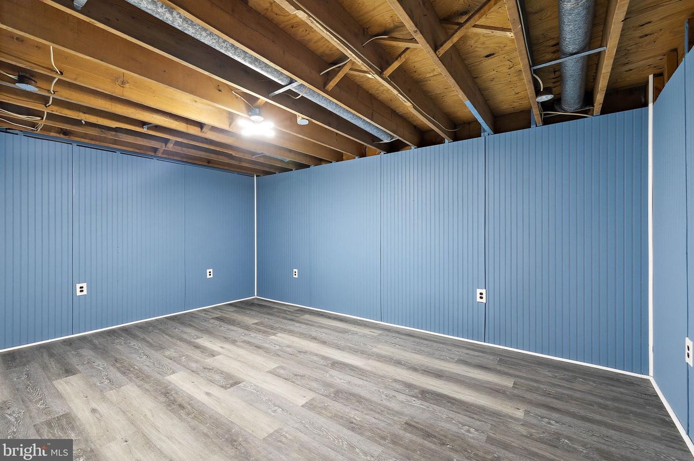 312 Dove Dr, Newark DE  19713-1212 exterior