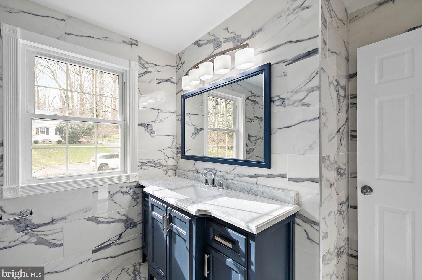 312 Dove Dr, Newark DE  19713-1212 exterior