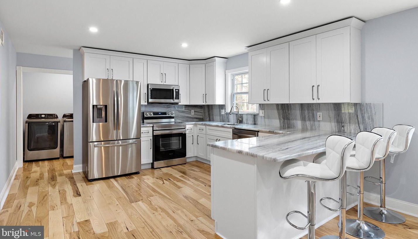 312 Dove Dr, Newark DE  19713-1212 exterior