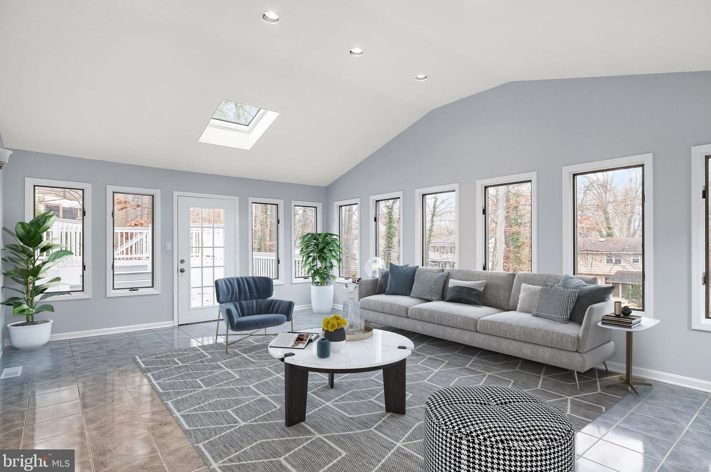 312 Dove Dr, Newark DE  19713-1212 exterior