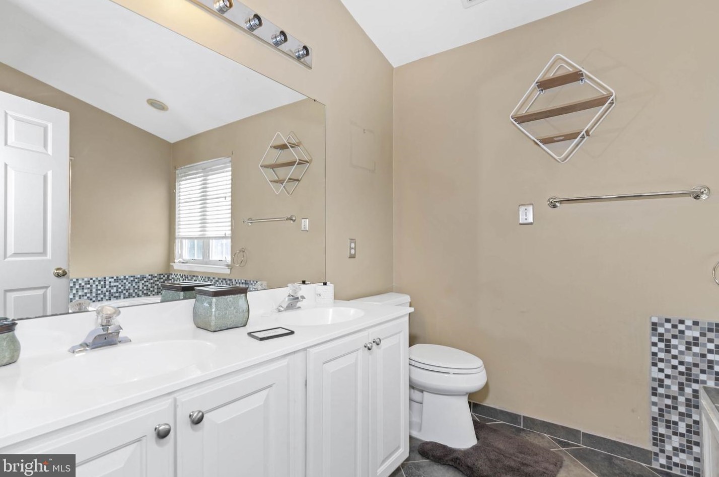 2 Sussex Pl, New Castle DE  19720-8801 exterior