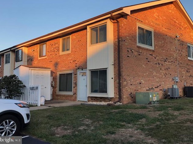 912 Cobble Creek Curv, Newark DE  19702-2401 exterior