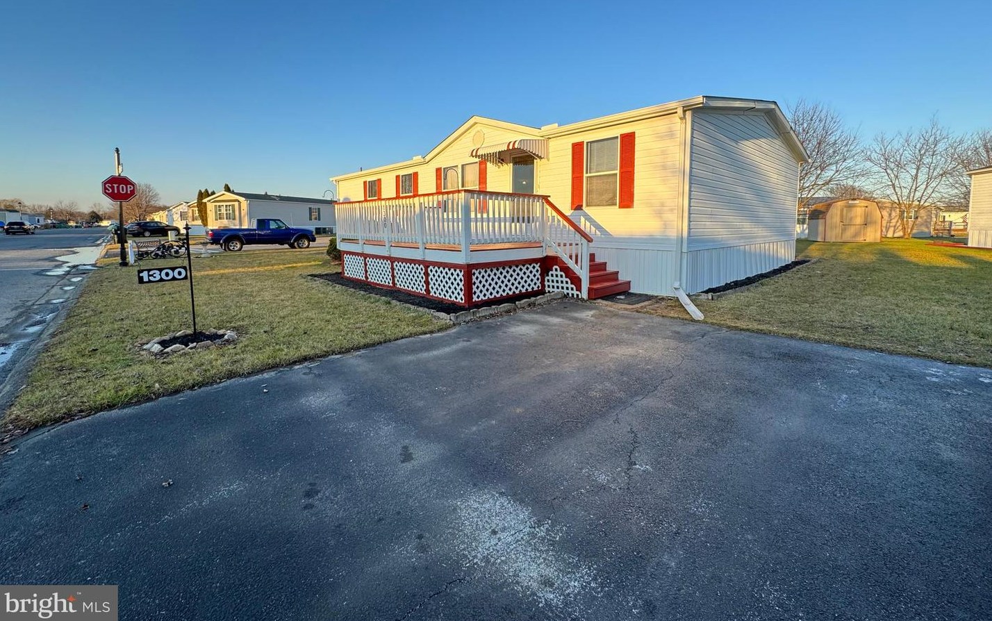 1300 Donna Marie Way, Bear DE  19701-1345 exterior