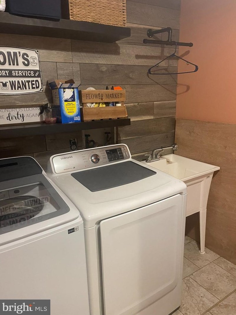 230 Forrestal Dr, Bear DE  19701-1668 exterior