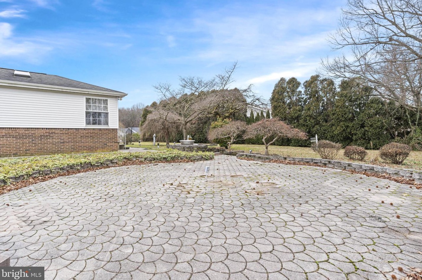16 Lauren Dr, Bear DE  19701-1805 exterior