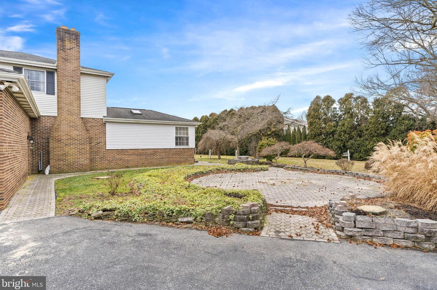16 Lauren Dr, Bear DE  19701-1805 exterior
