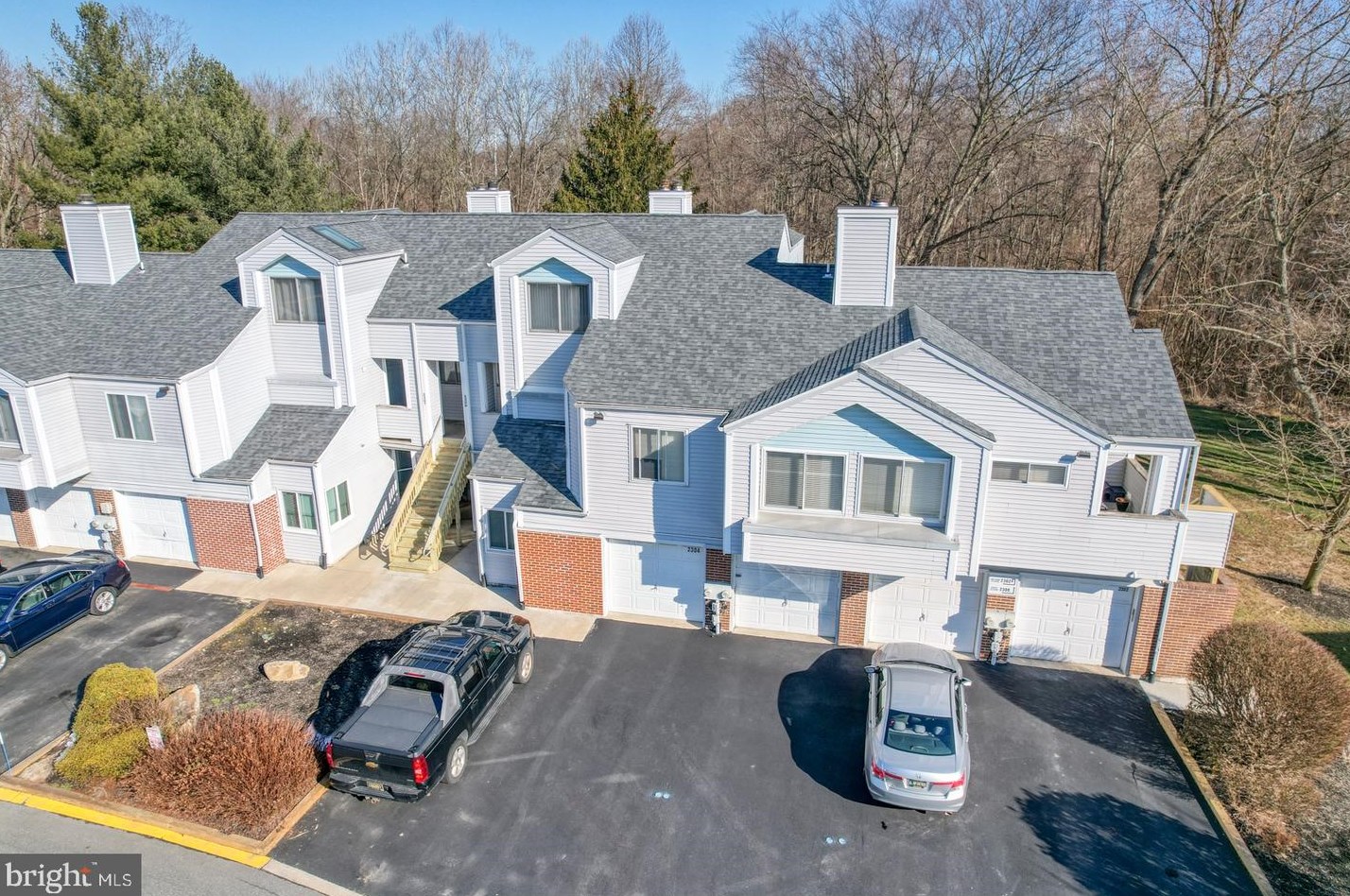 2308 Creekside Dr, Newark DE 19711-6741 exterior