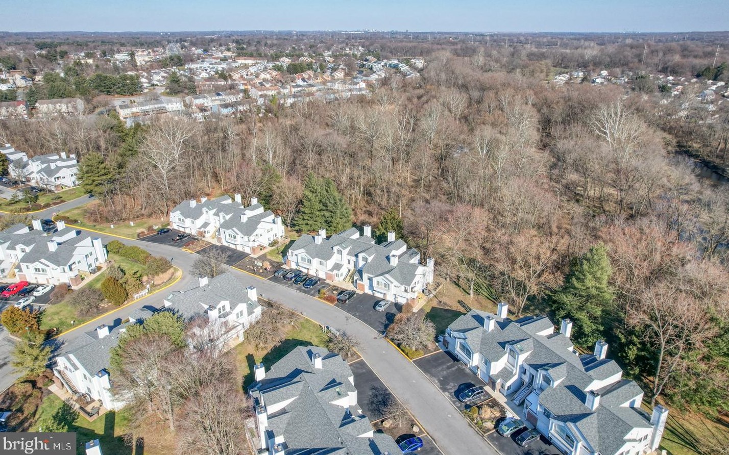 2308 Creekside Dr, Newark DE 19711-6741 exterior