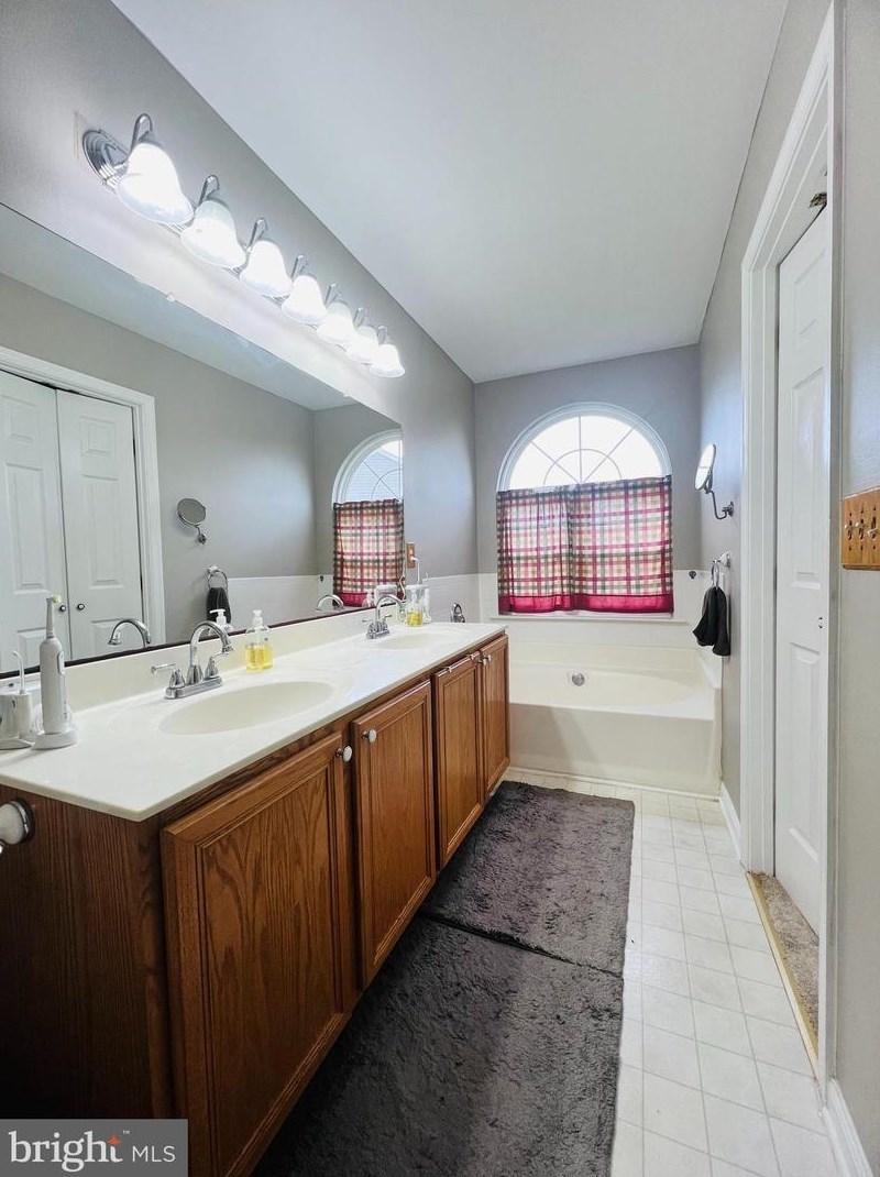 16 Chapman Ln, Bear DE  19701-6364 exterior