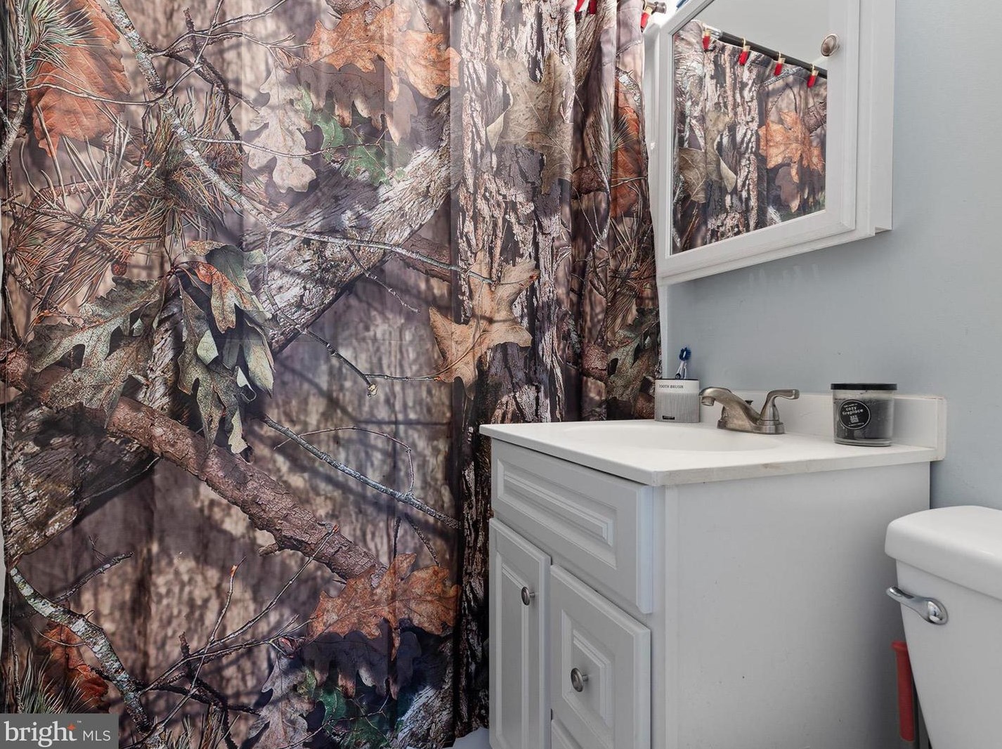 13 Kullen Dr, Newark DE  19713-2406 exterior