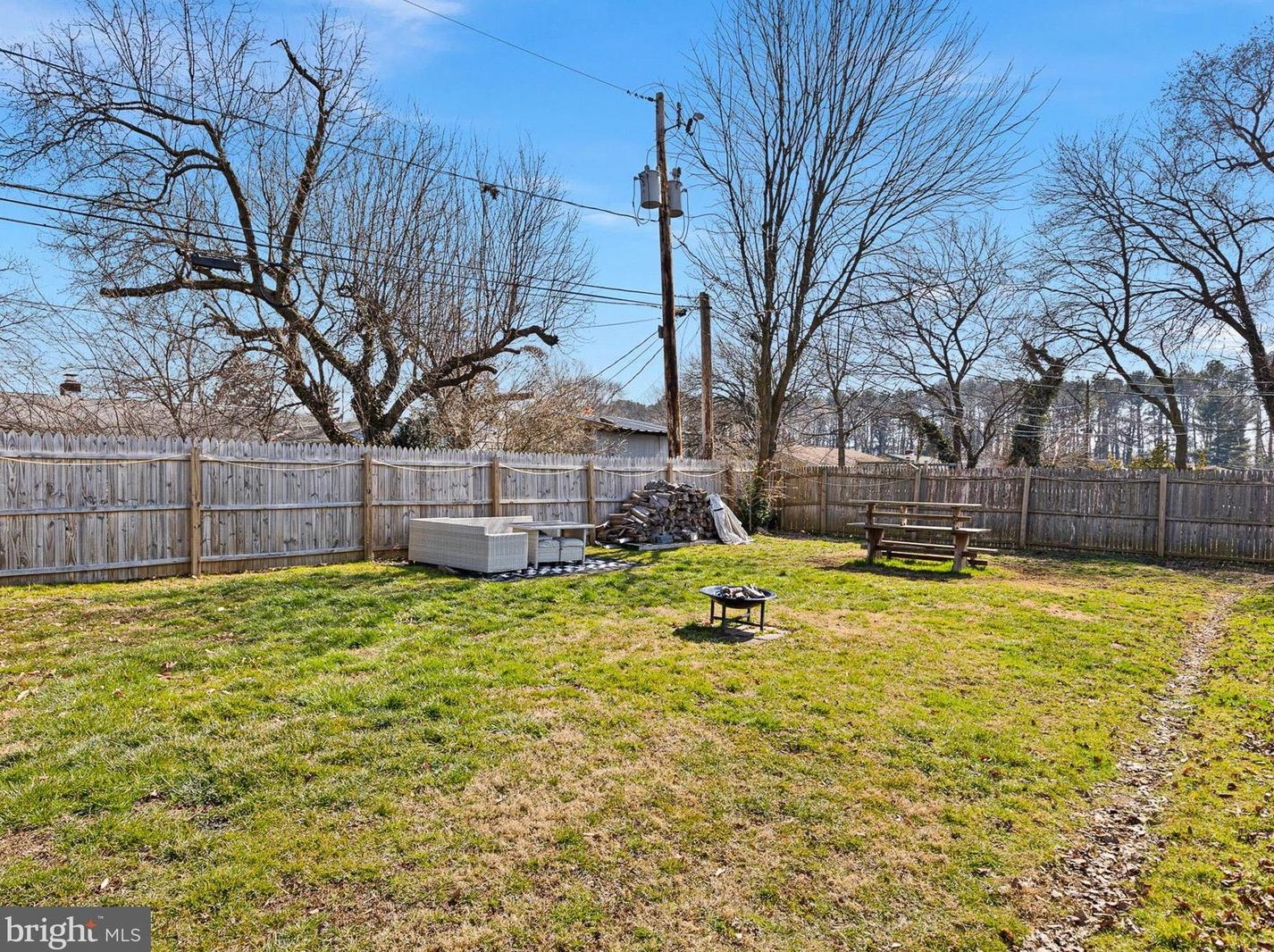 13 Kullen Dr, Newark DE  19713-2406 exterior