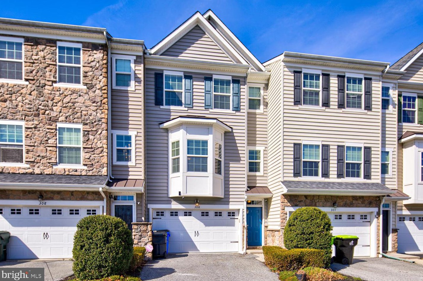 306 Wilkinson Dr, Newark DE 19702-6703 exterior