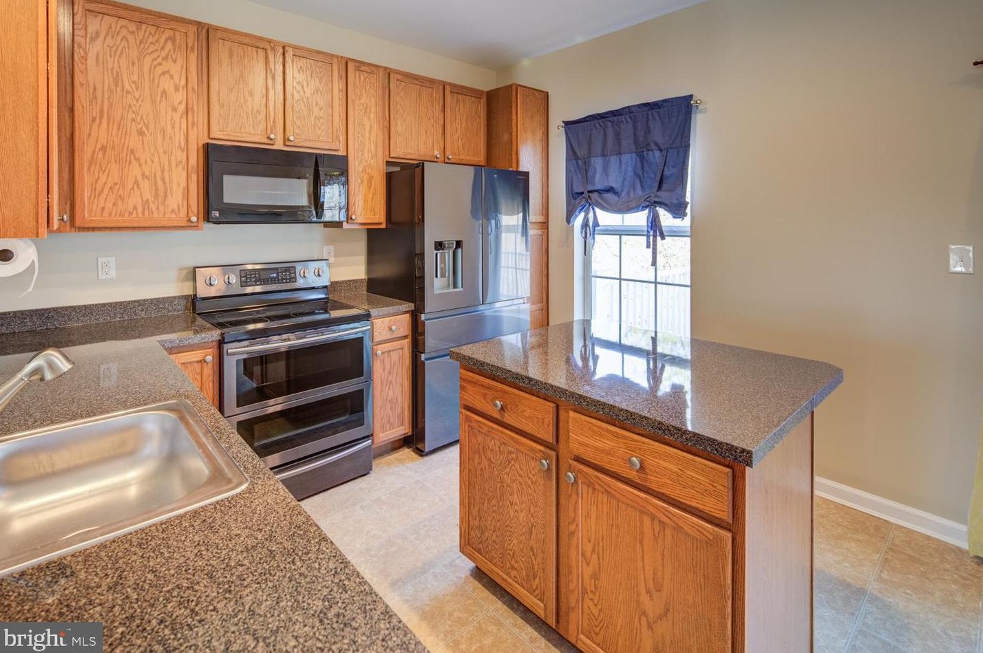 306 Wilkinson Dr, Newark DE 19702-6703 exterior