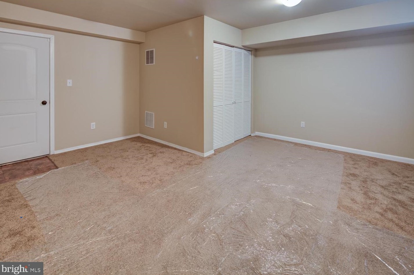 306 Wilkinson Dr, Newark DE 19702-6703 exterior