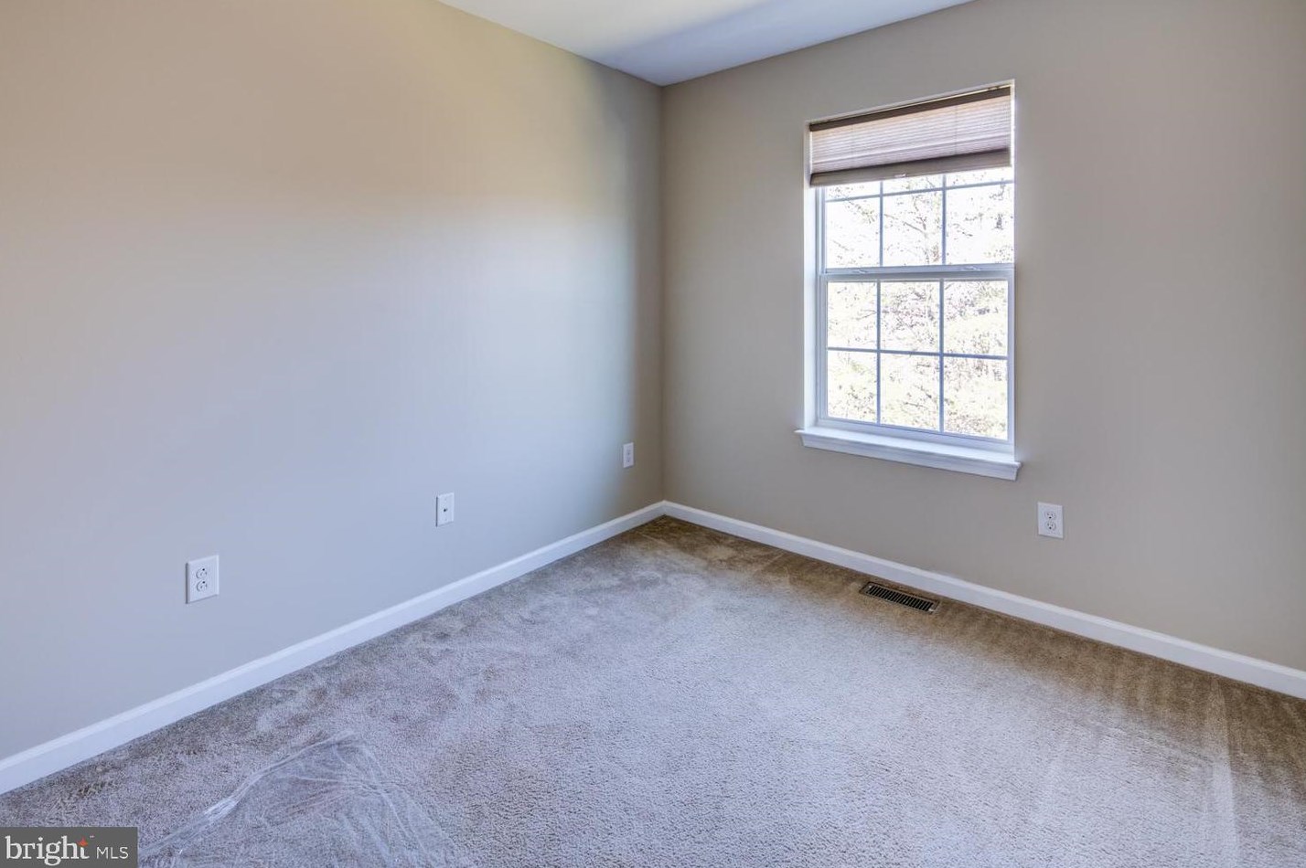 306 Wilkinson Dr, Newark DE 19702-6703 exterior