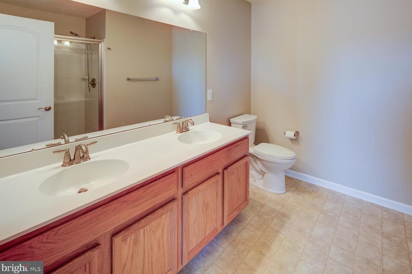 306 Wilkinson Dr, Newark DE 19702-6703 exterior