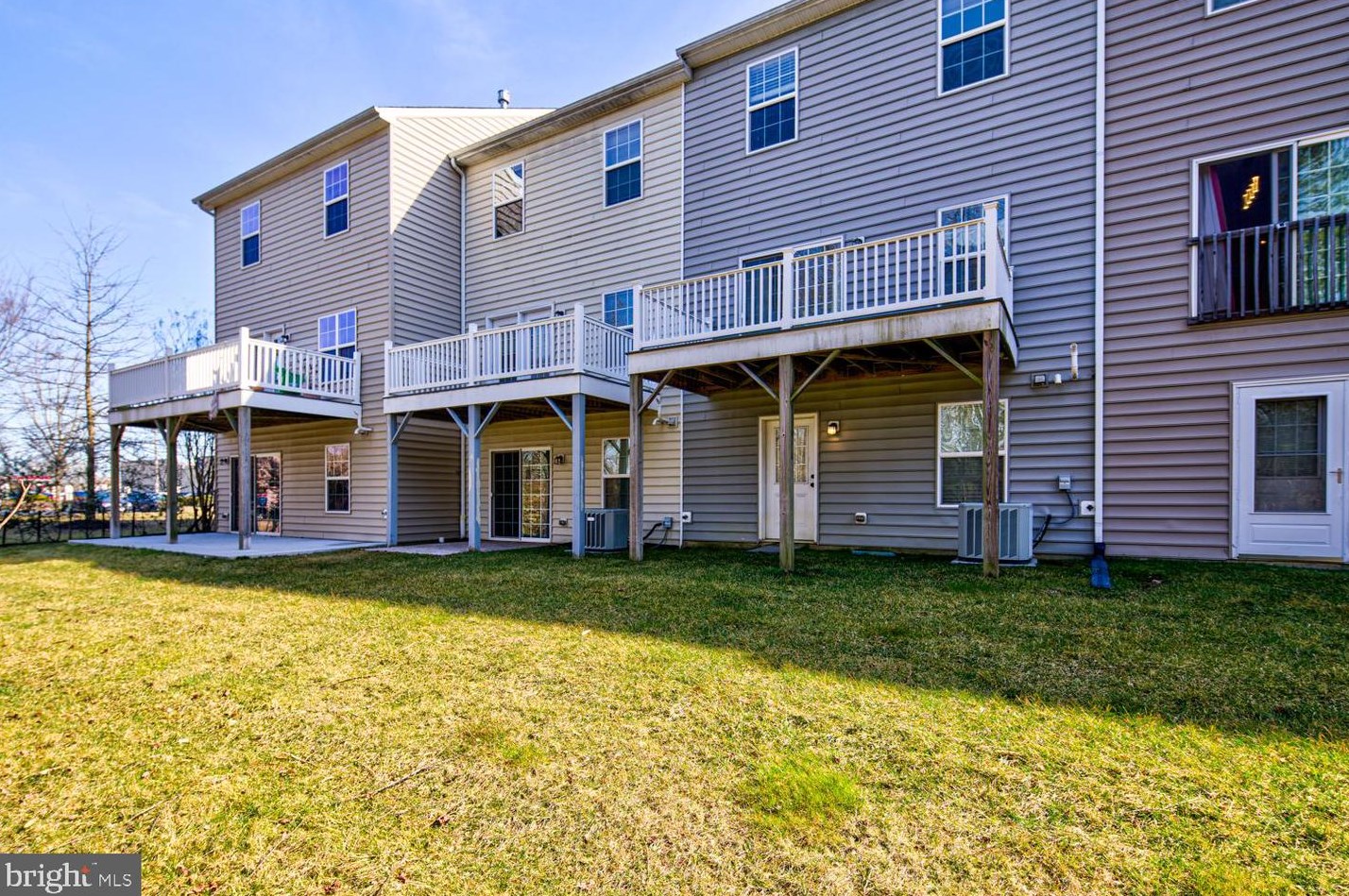 306 Wilkinson Dr, Newark DE 19702-6703 exterior