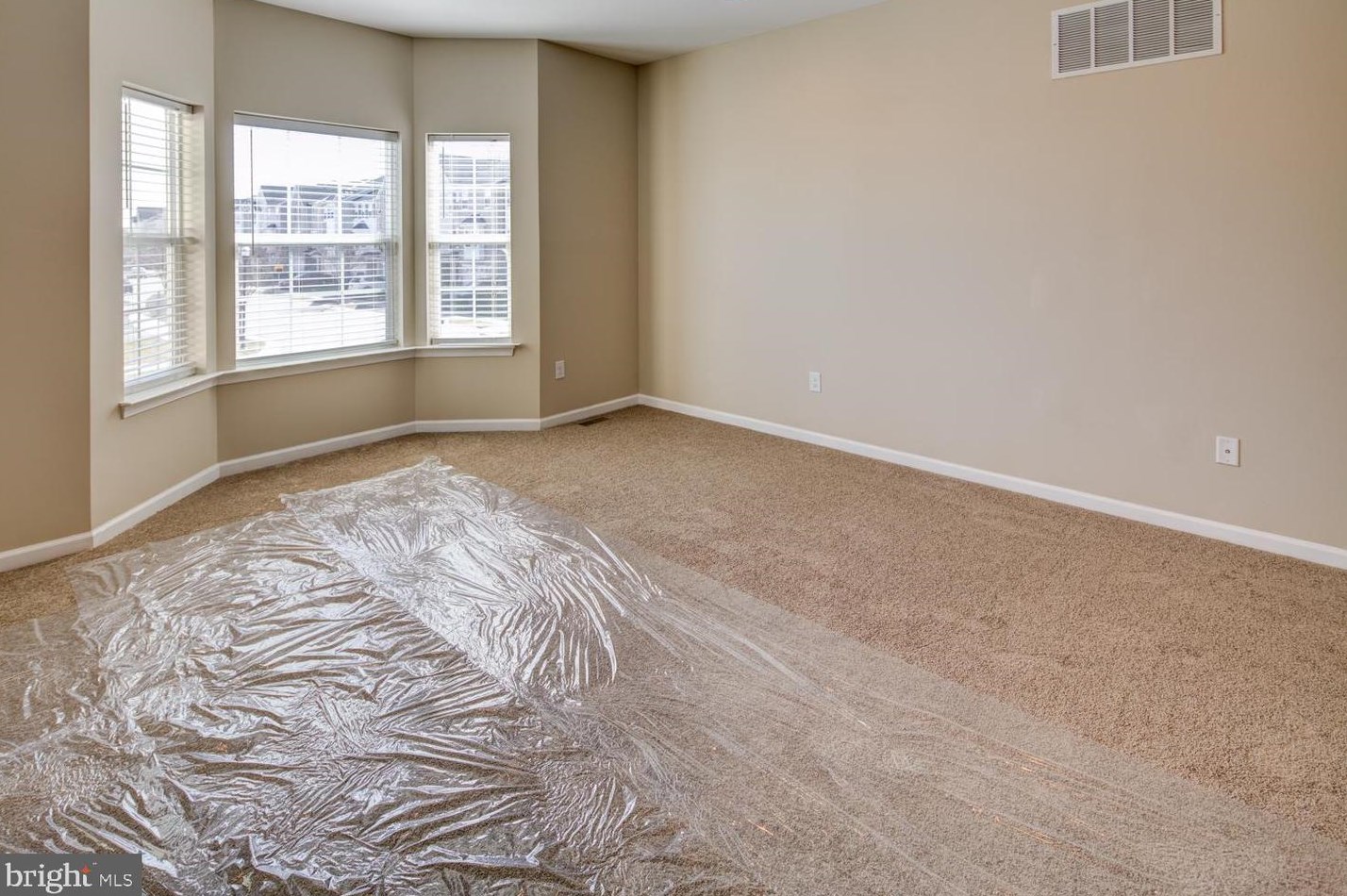 306 Wilkinson Dr, Newark DE 19702-6703 exterior