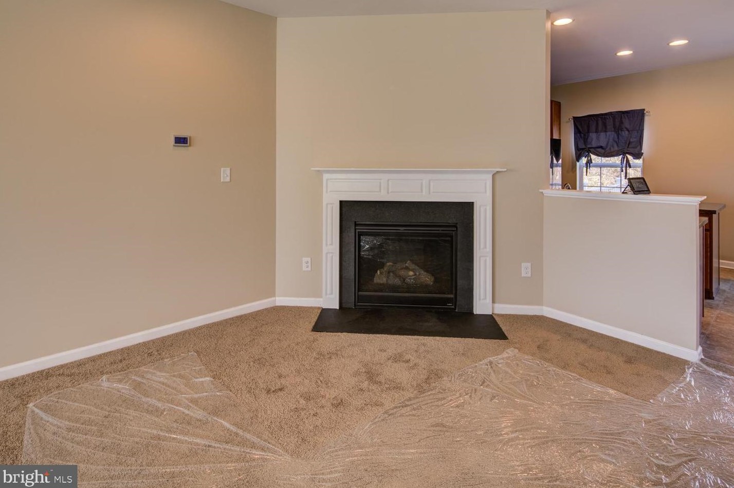 306 Wilkinson Dr, Newark DE 19702-6703 exterior