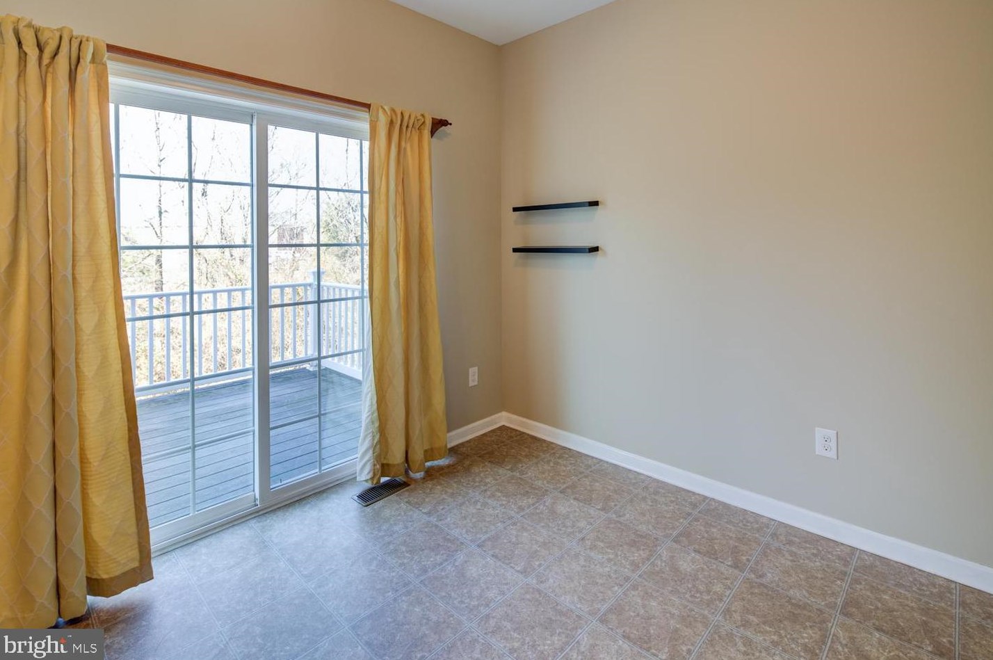 306 Wilkinson Dr, Newark DE 19702-6703 exterior