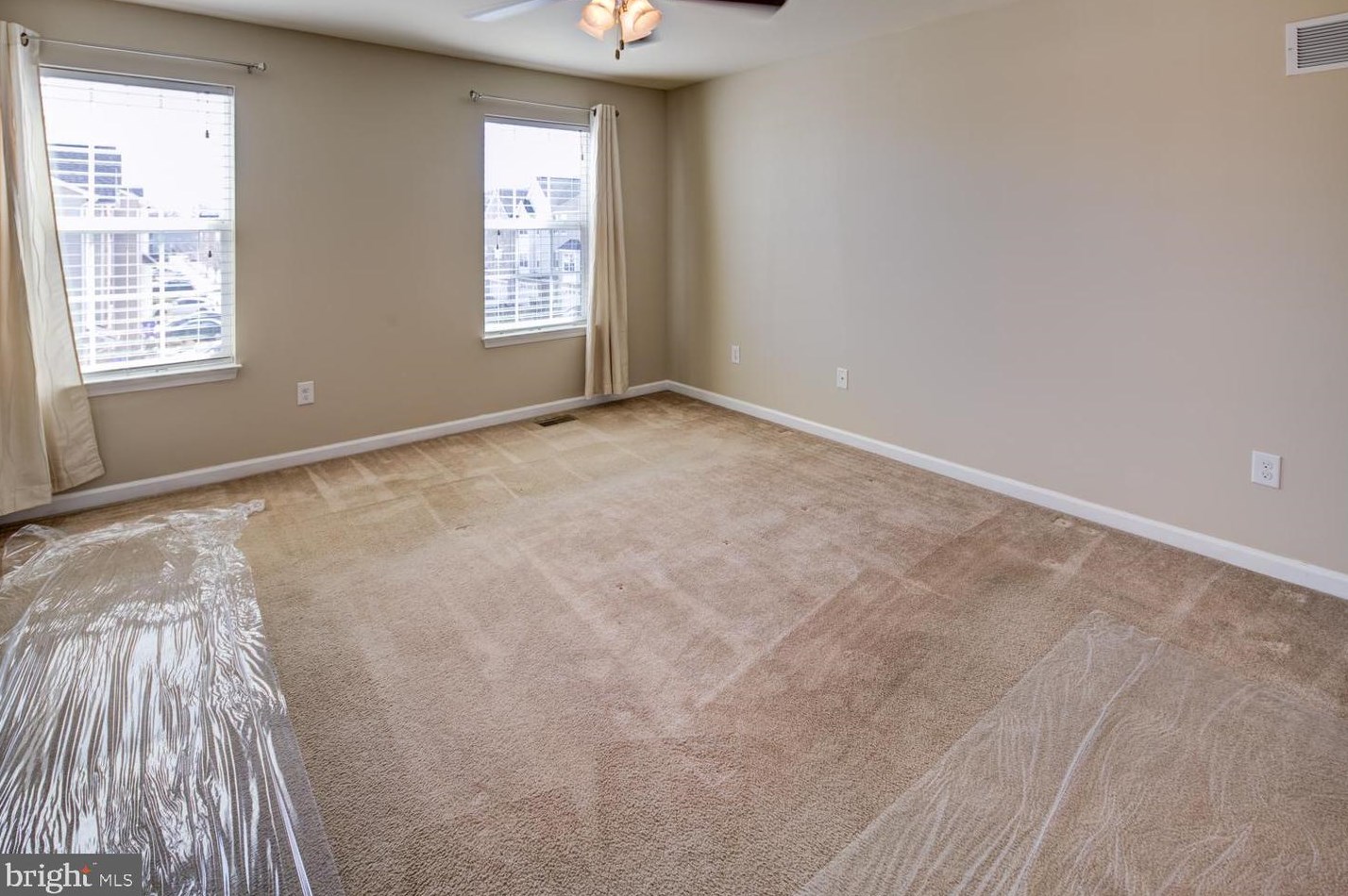 306 Wilkinson Dr, Newark DE 19702-6703 exterior