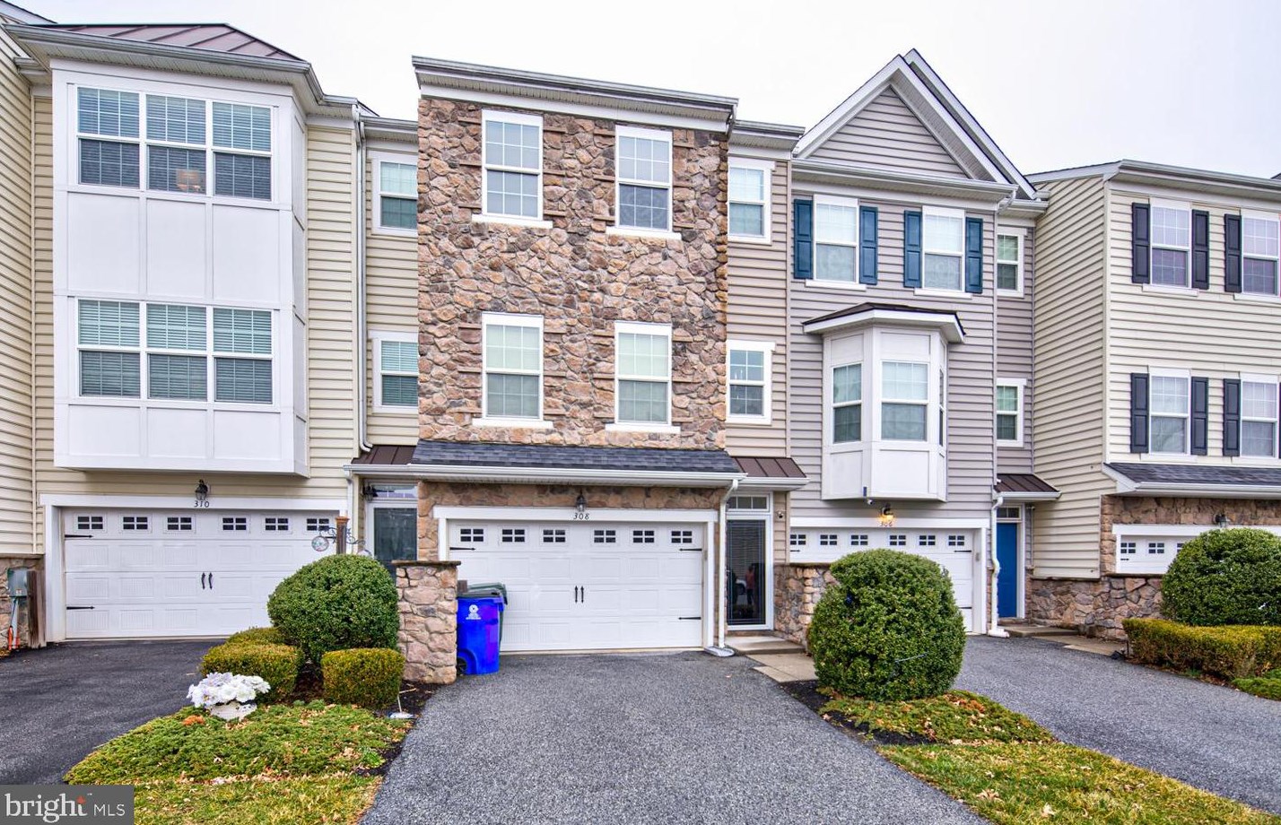 308 Wilkinson Dr, Newark DE 19702-6703 exterior