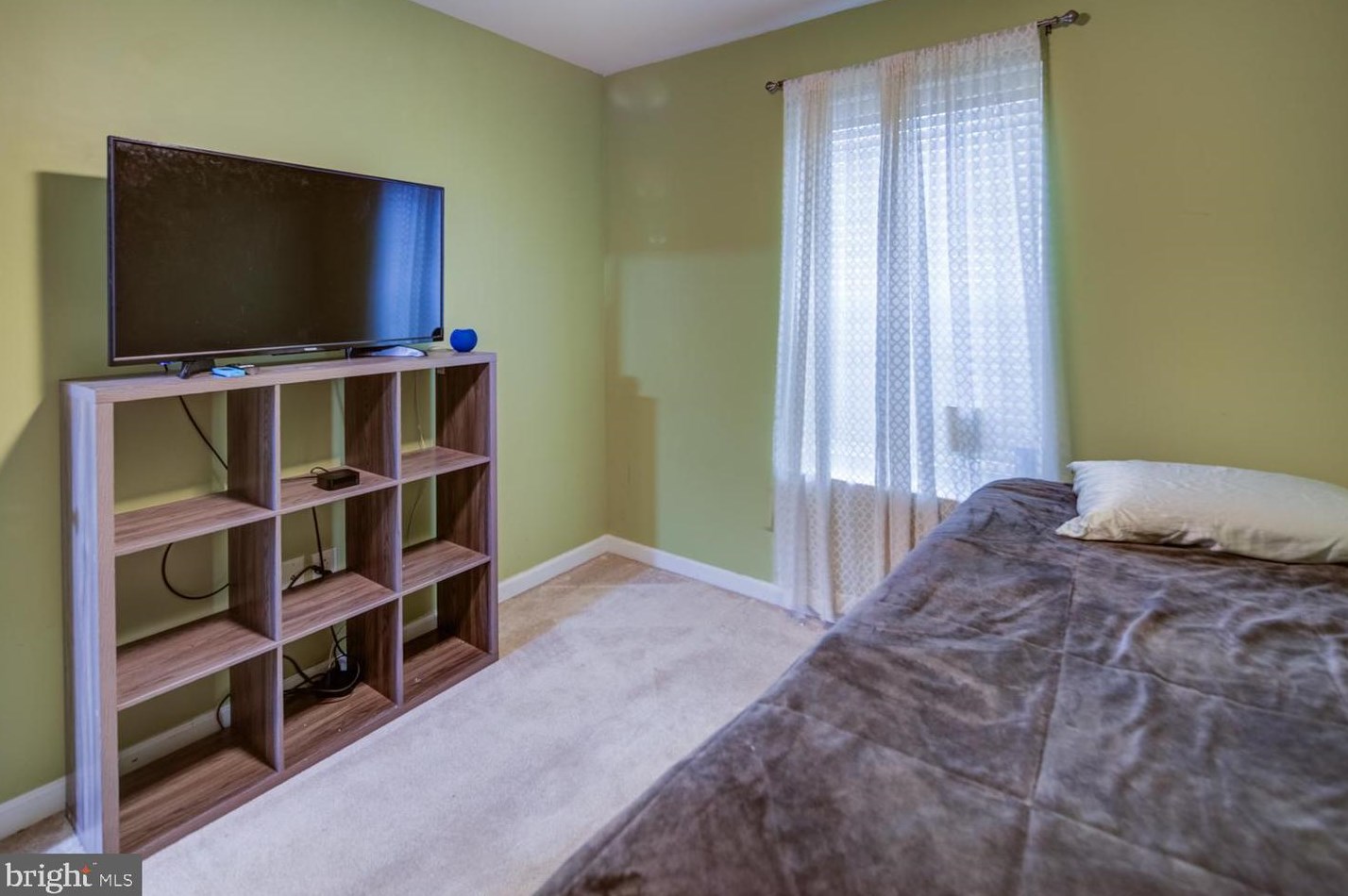 308 Wilkinson Dr, Newark DE 19702-6703 exterior