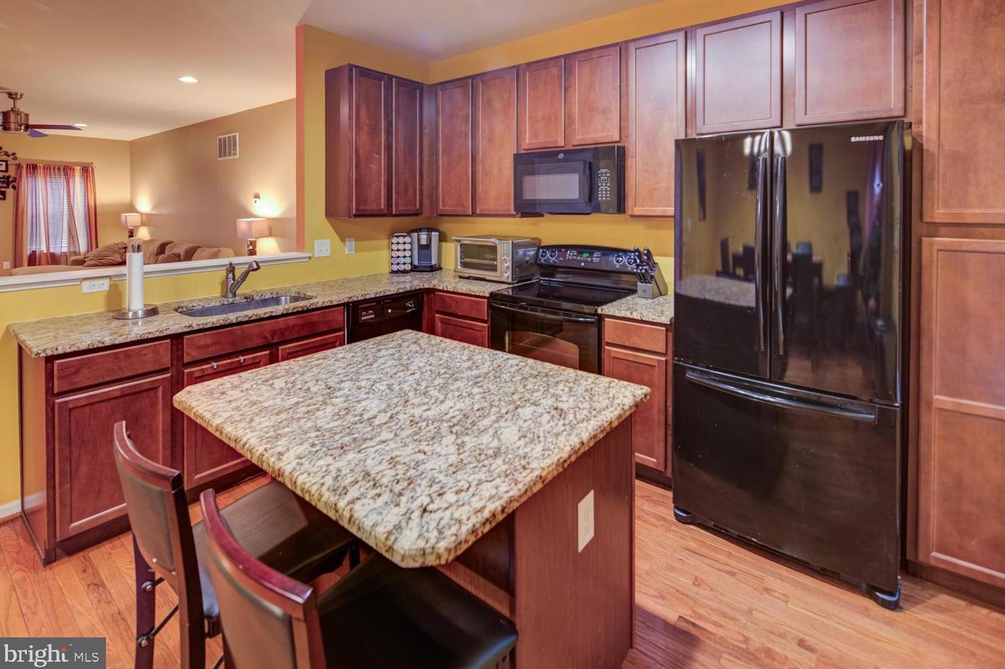 308 Wilkinson Dr, Newark DE 19702-6703 exterior