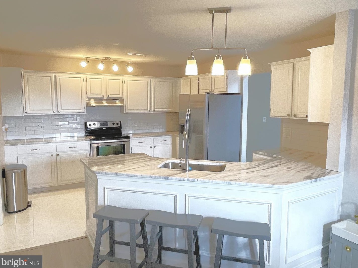 125 Upper Valley Ln, Newark DE  19711-8720 exterior