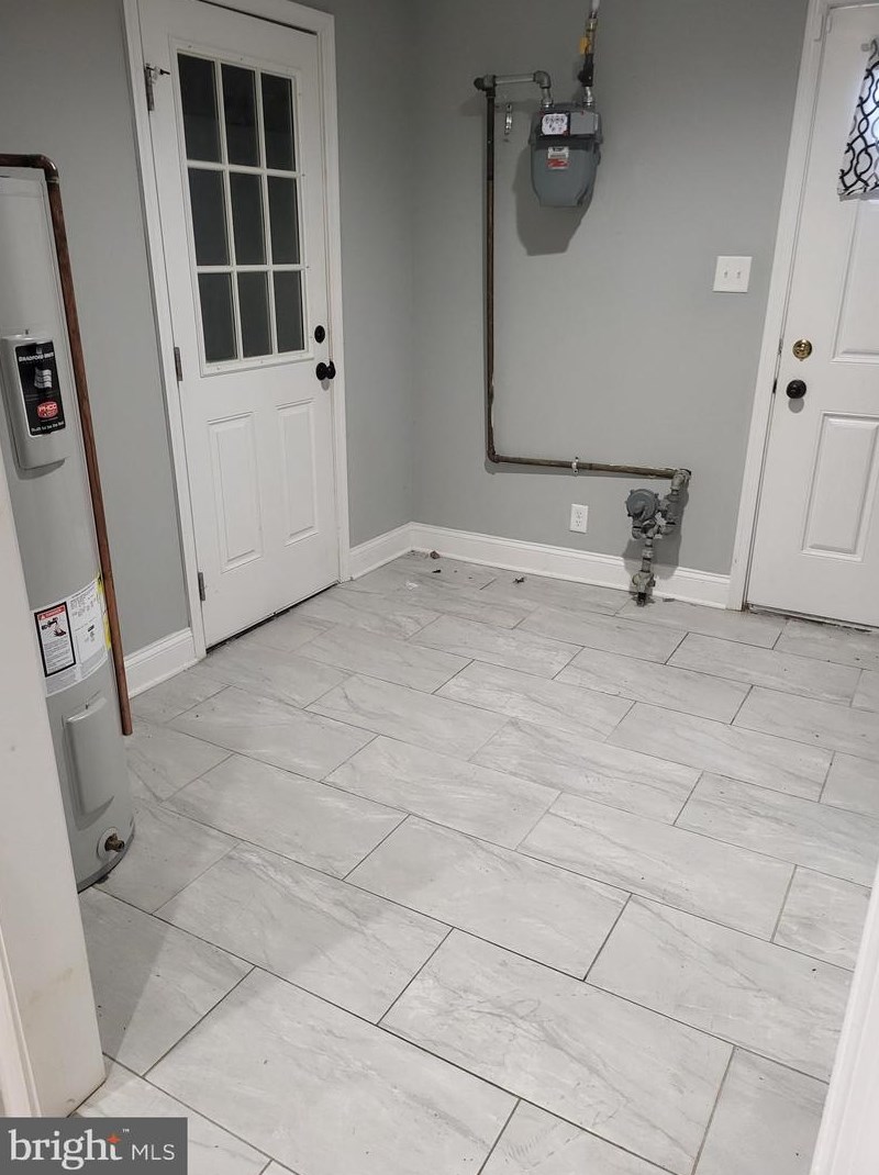 817 Moores Ln, New Castle DE 19720-3480 exterior