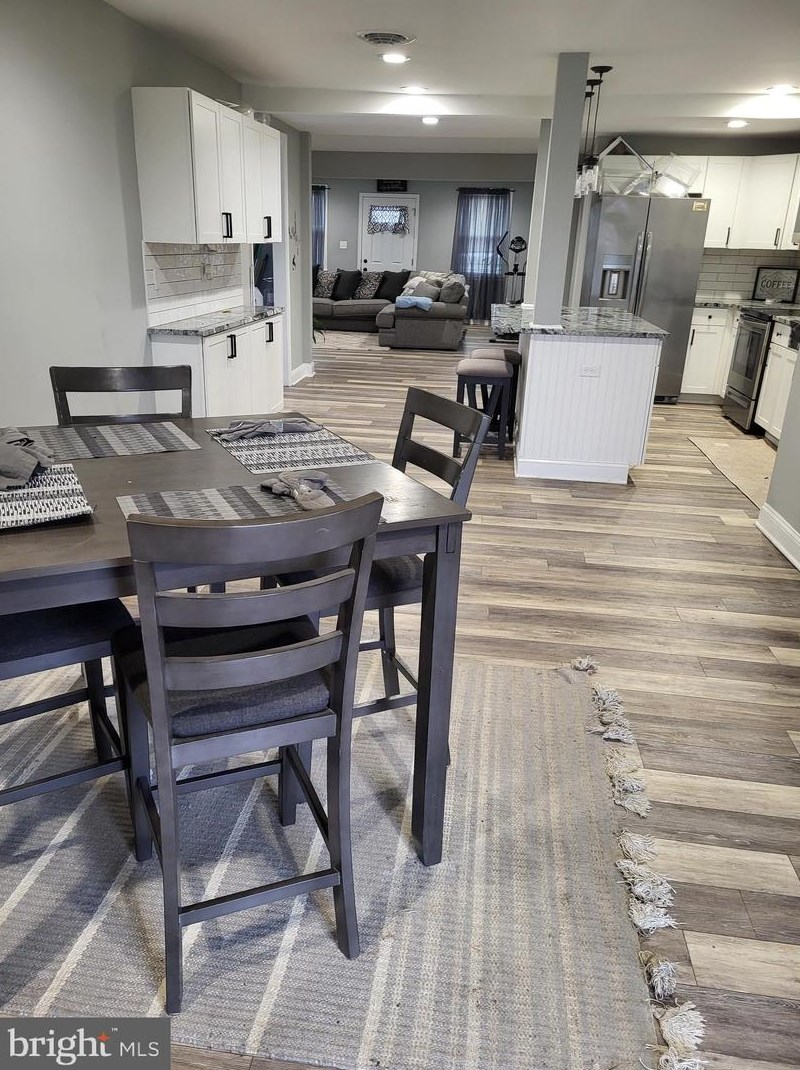 817 Moores Ln, New Castle DE 19720-3480 exterior