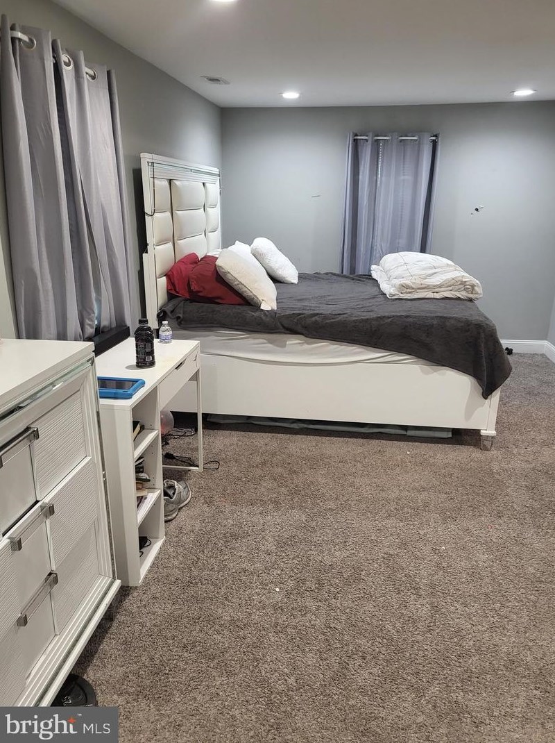 817 Moores Ln, New Castle DE 19720-3480 exterior