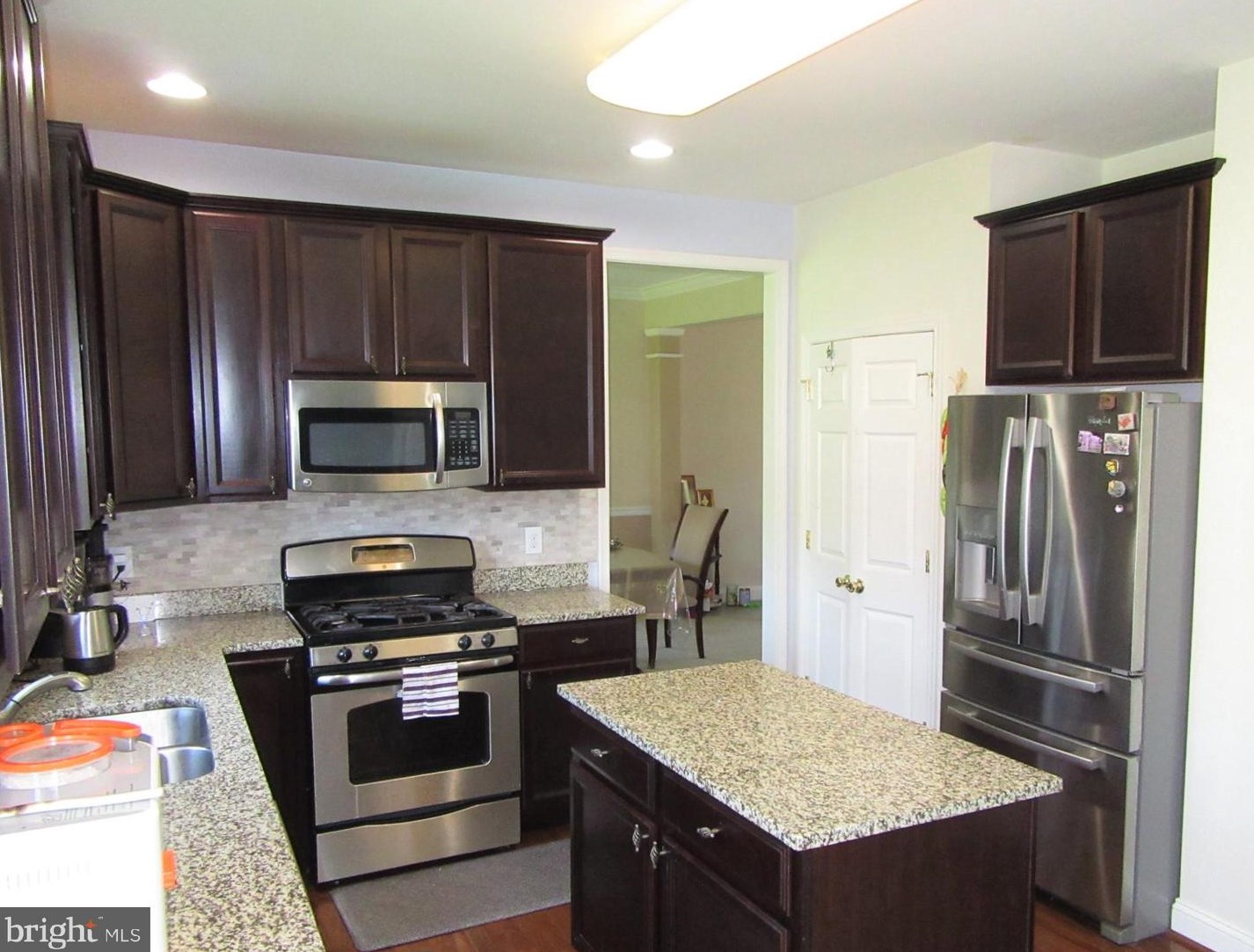 210 Michelle Ct, Newark DE  19702-8424 exterior