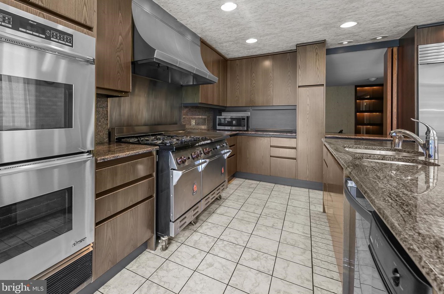 4002 Springfield Ln, Wilmington DE  19807-2251 exterior
