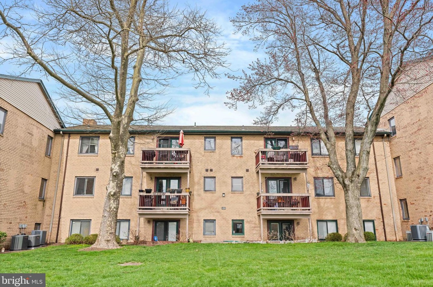 8204 Westview Rd, Wilmington DE  19802-1788 exterior