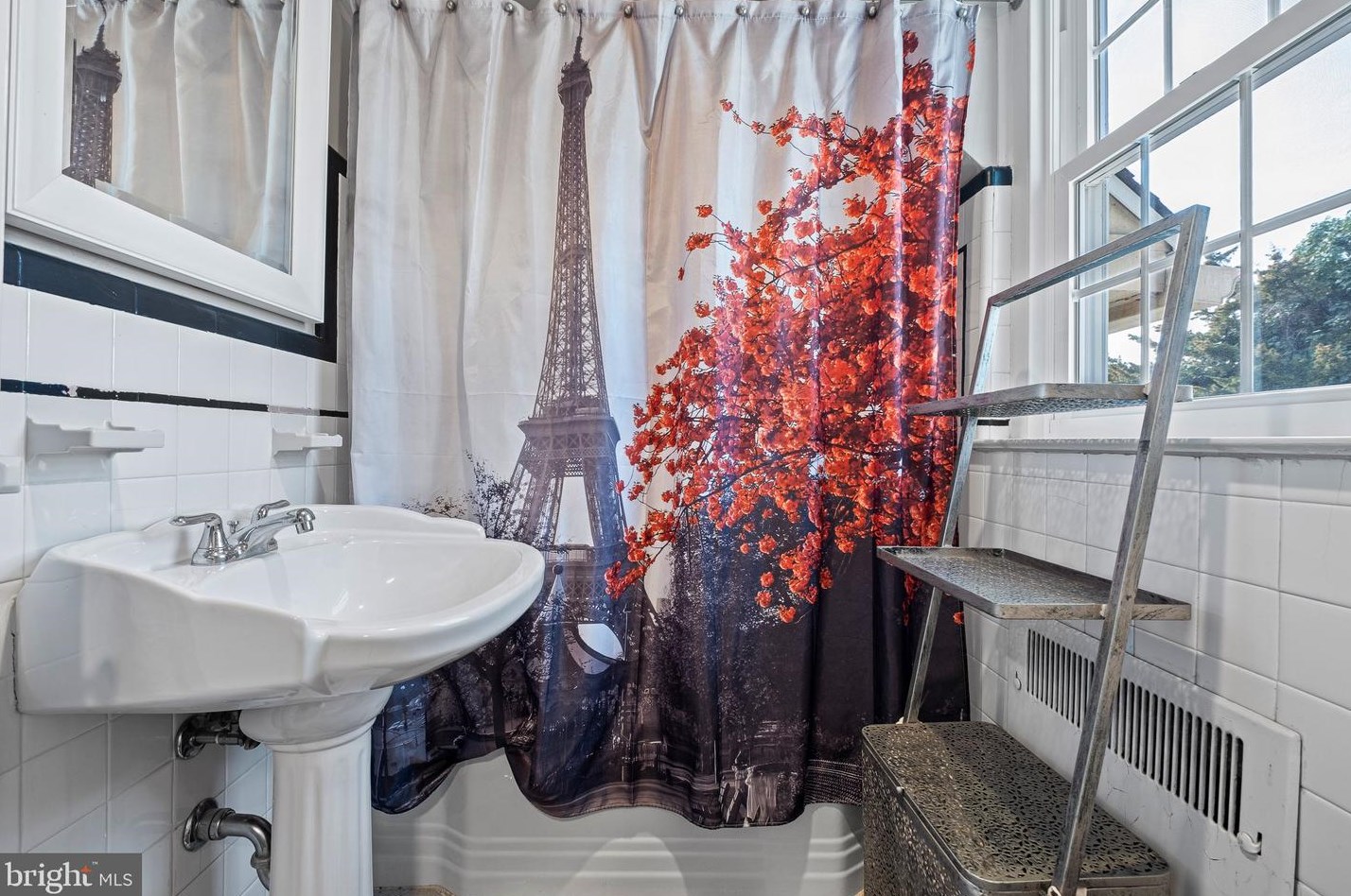 402 Irving Dr, Wilmington DE  19802-1218 exterior