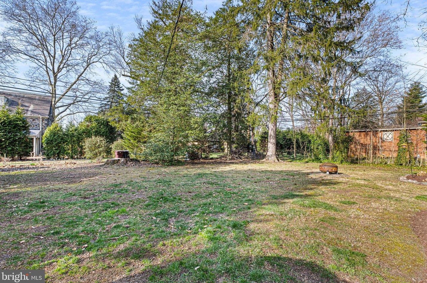 402 Irving Dr, Wilmington DE  19802-1218 exterior