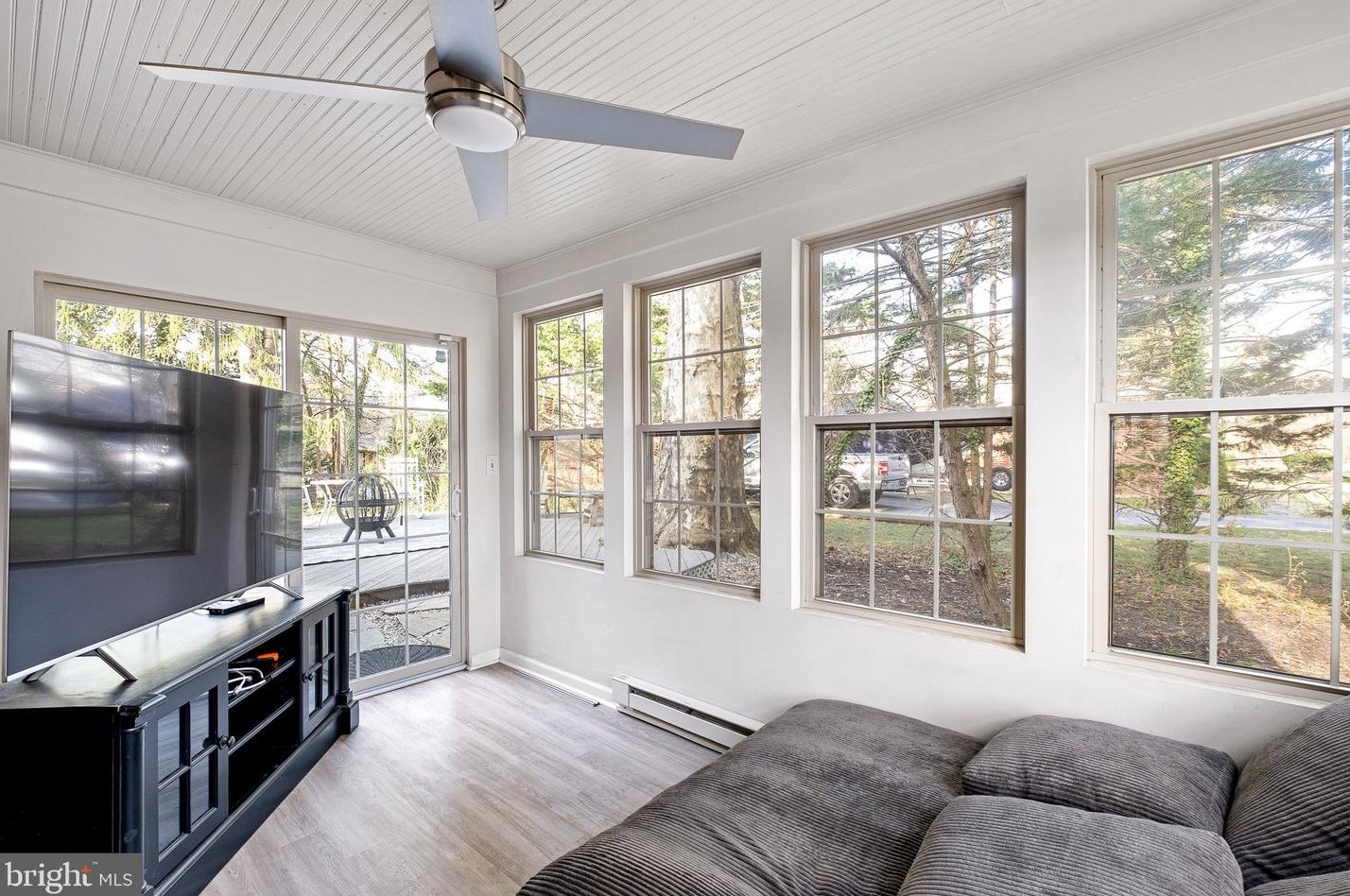 402 Irving Dr, Wilmington DE  19802-1218 exterior