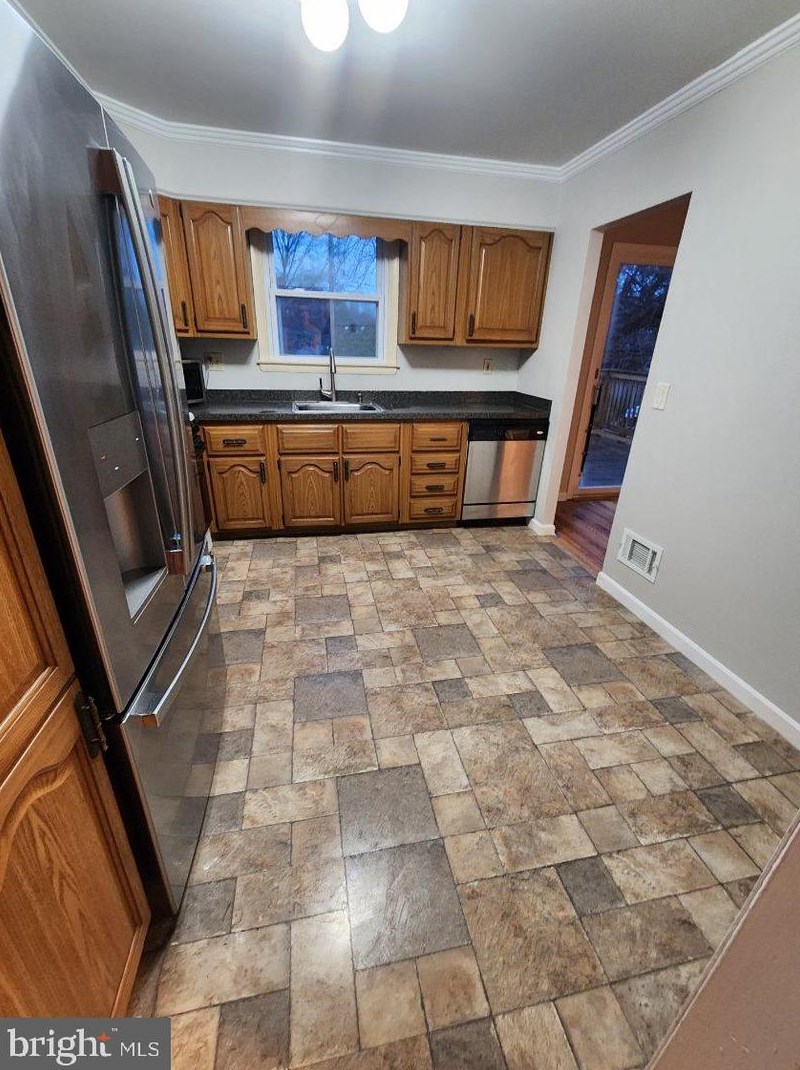 430 New London Rd, Newark DE  19711-7010 exterior