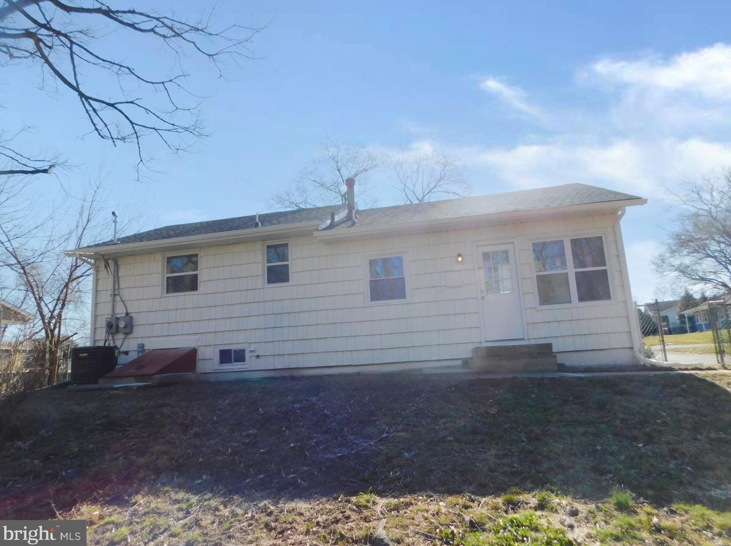 151 Rutherford Dr, Newark DE 19713-2024 exterior