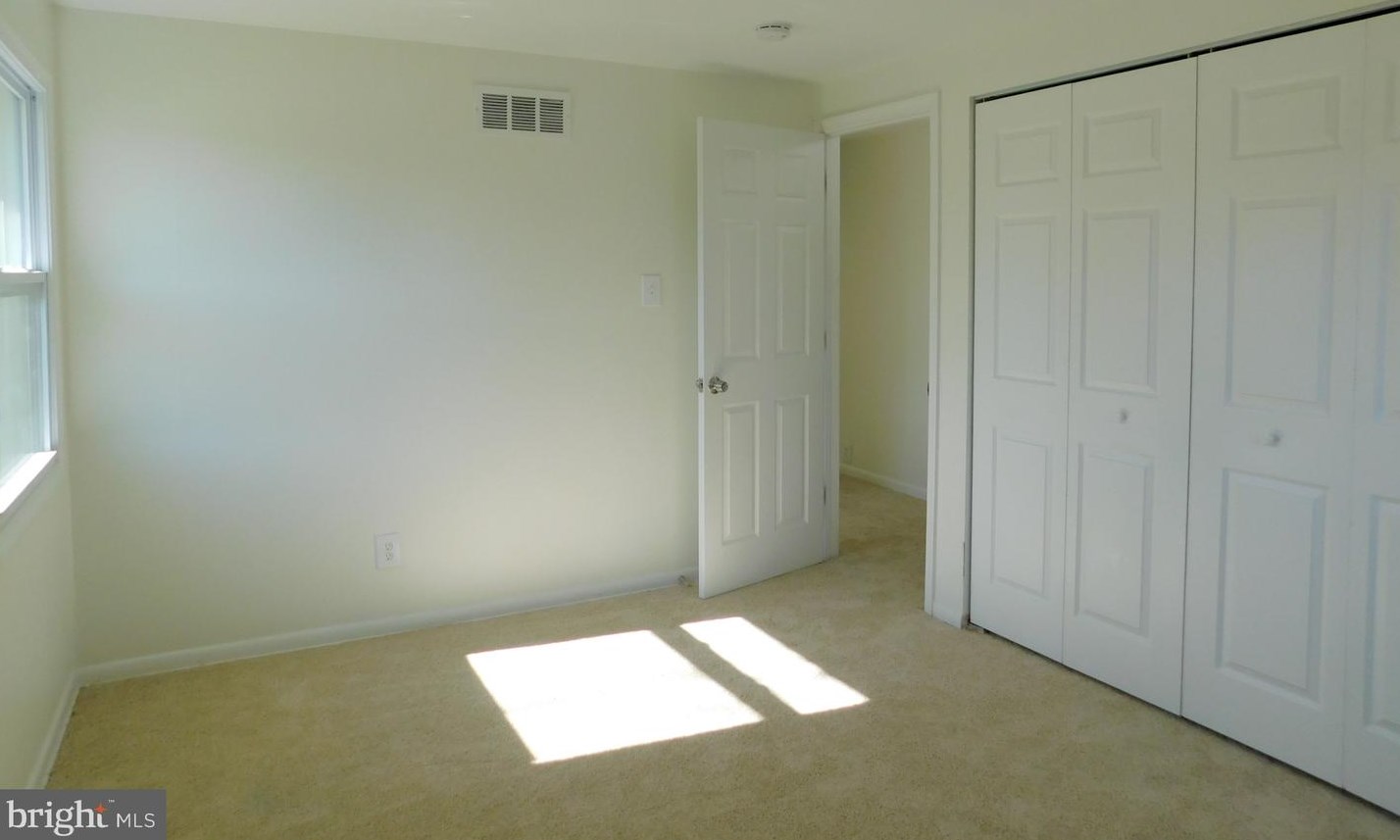 151 Rutherford Dr, Newark DE 19713-2024 exterior