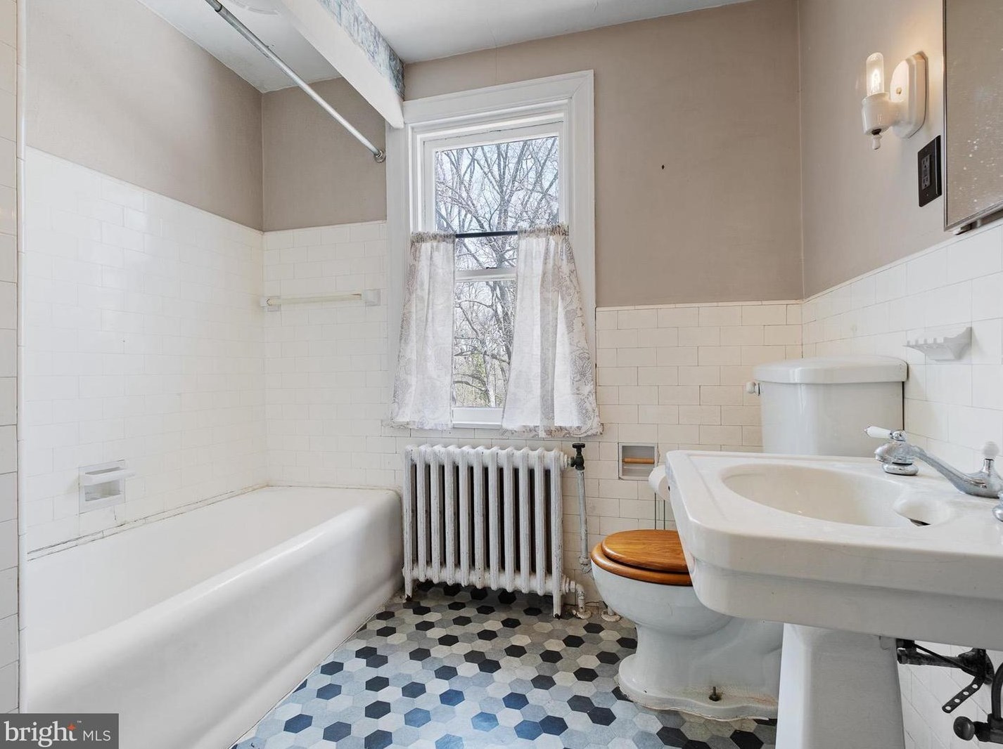 1408 Lovering Ave, Wilmington DE  19806-3018 exterior