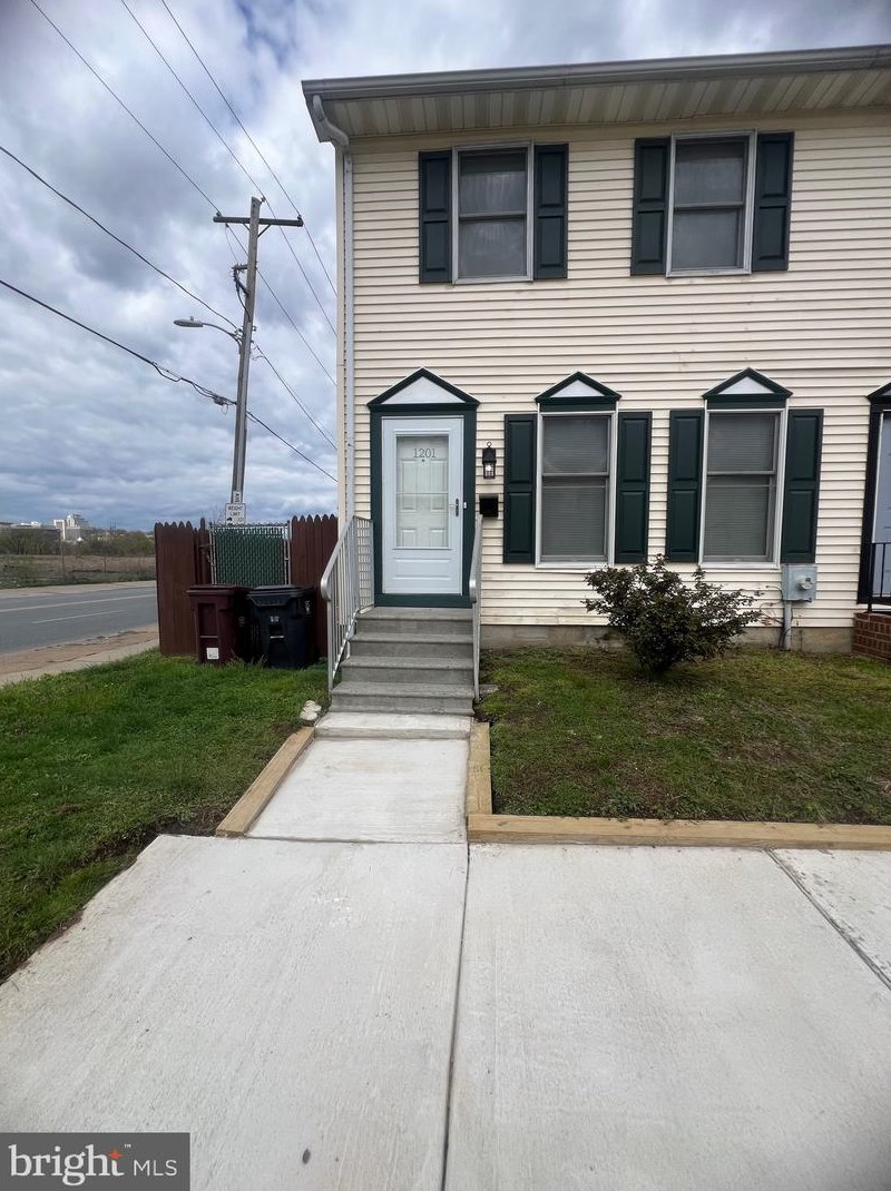 1201 Apple St, Wilmington DE  19801-5413 exterior