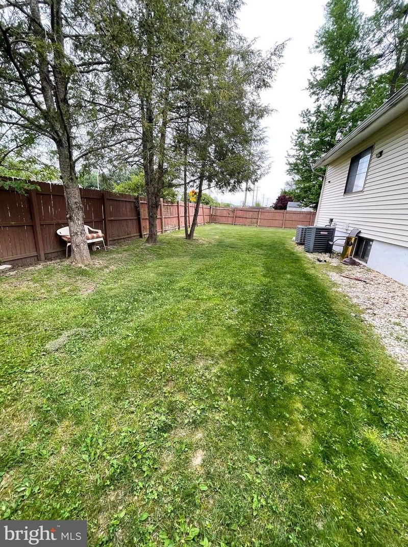 1 Broadleaf Dr, Newark DE 19702-3509 exterior