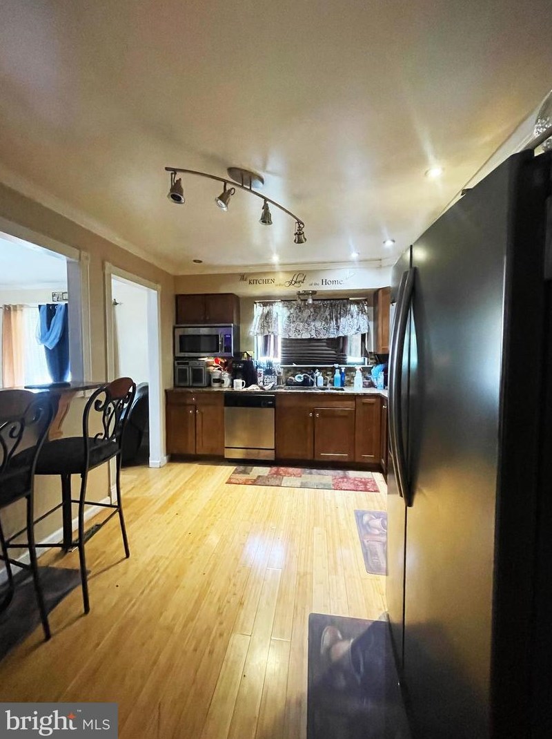 1 Broadleaf Dr, Newark DE 19702-3509 exterior