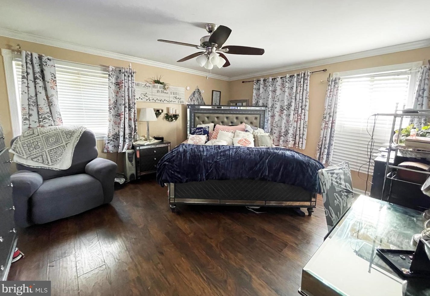 1 Broadleaf Dr, Newark DE 19702-3509 exterior