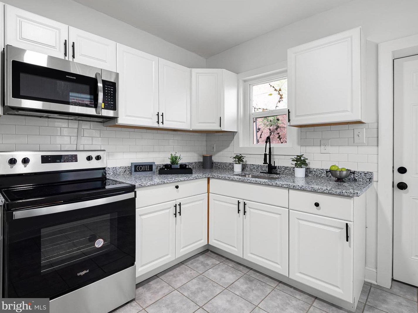 307 24th St, Wilmington DE  19802-4135 exterior