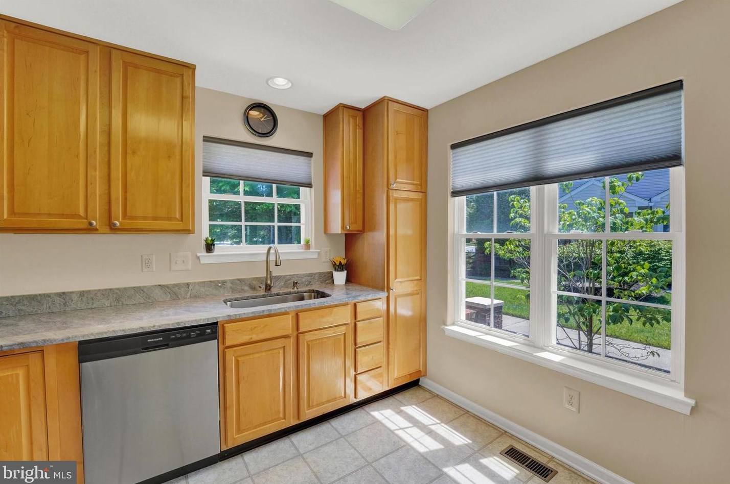 206 Red Lion Dr, Bear DE  19701-5900 exterior