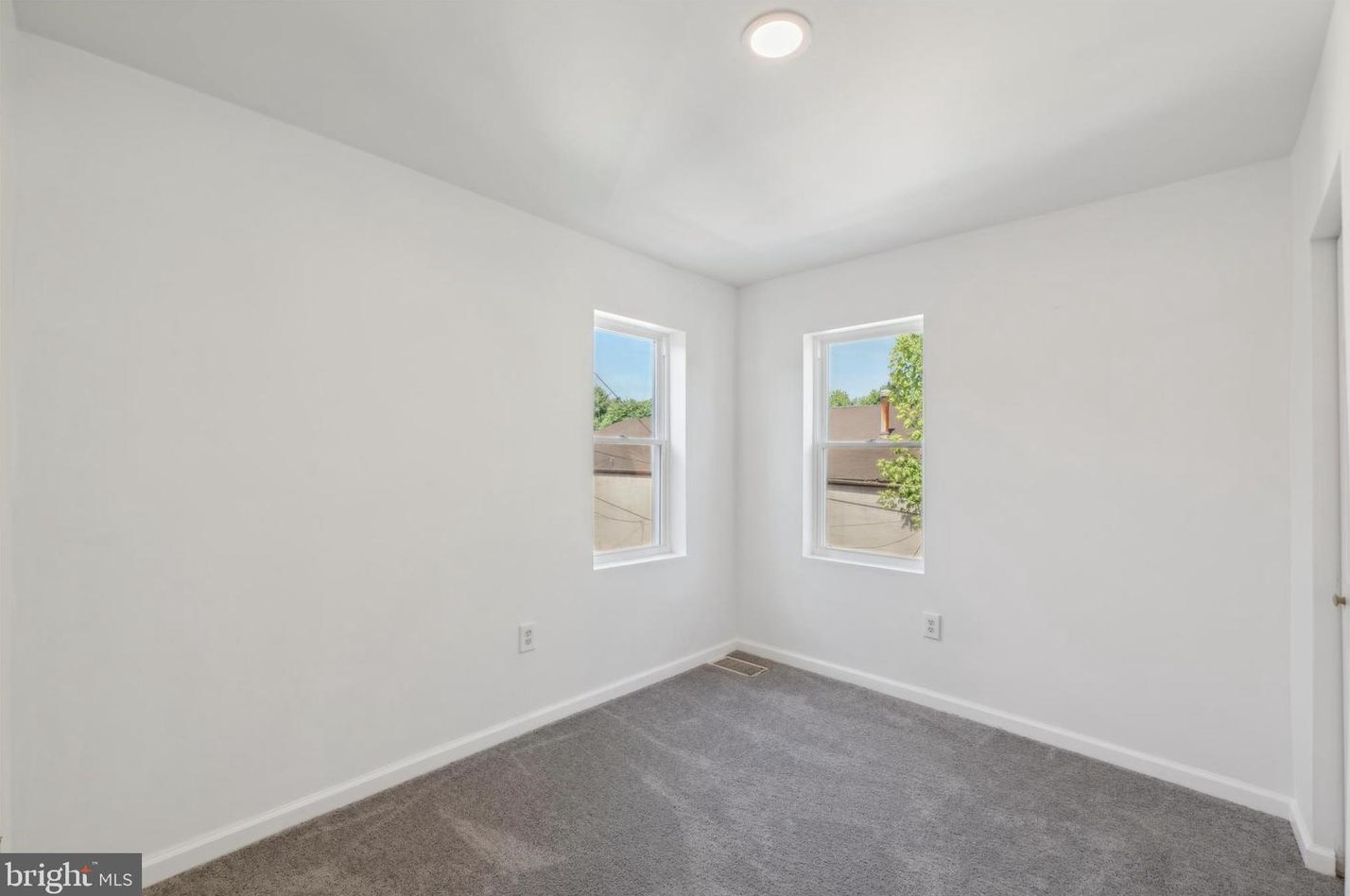 233 Dupont St, Wilmington DE  19805-3555 exterior