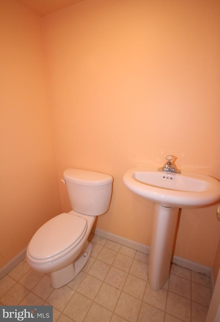 16 Galloway Ct, Newark DE 19711-1507 exterior